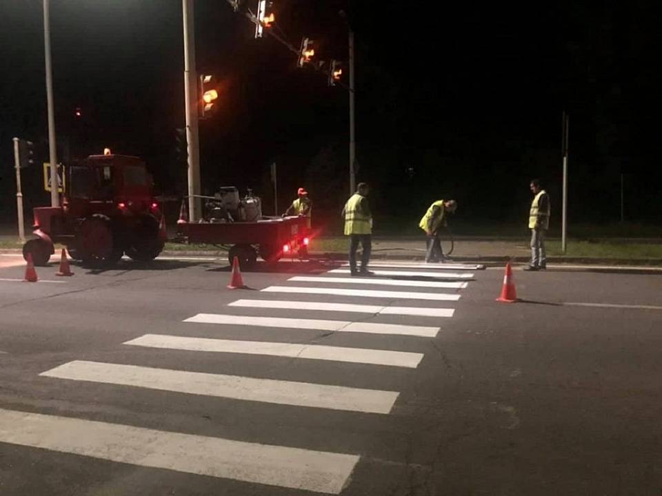 Воронежцев просят не парковать машины ночью в местах ремонта дорог
