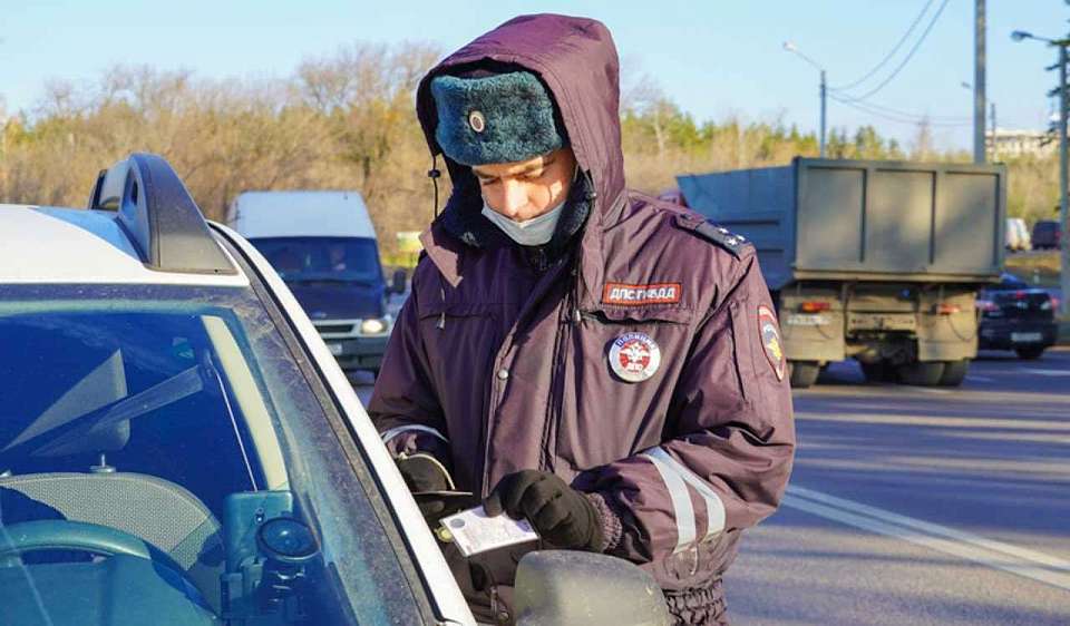 Под Воронежем остановили водителя с 197 неоплаченными штрафами на 380 тысяч рублей