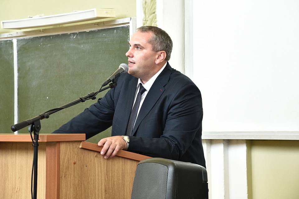 Бывший глава воронежского вуза получил 3 года условно за присвоение 880 тыс. рублей