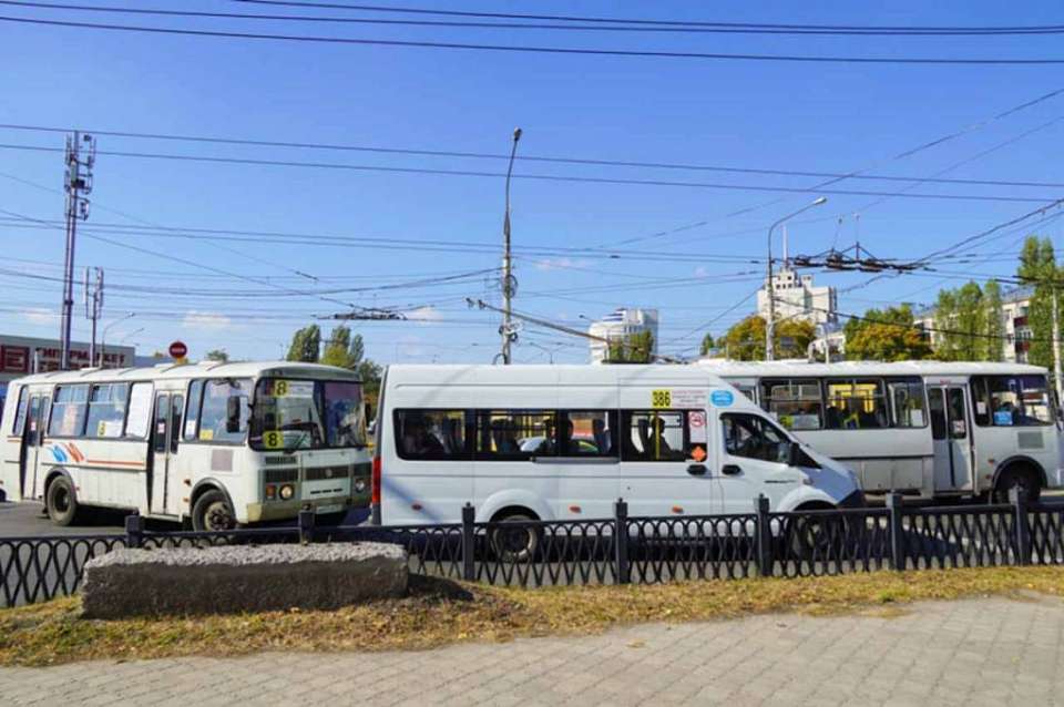 Четыре маршрутных автобуса временно изменят схему движения в Воронеже