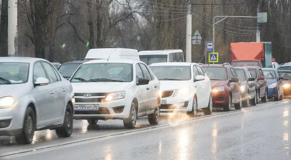 Пробки в пятницу вечером достигли 9 баллов в Воронеже