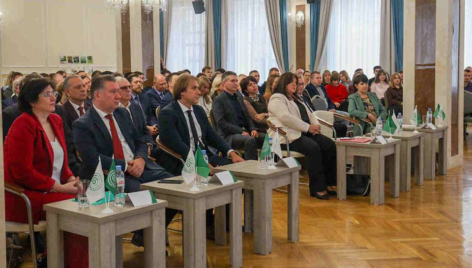 На пленарном заседании Лесного форума в Воронеже обсудили экологичные технологии ЛПК