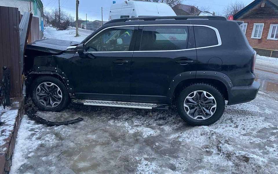 Житель Самарской области погиб в воронежском селе после ДТП с забором