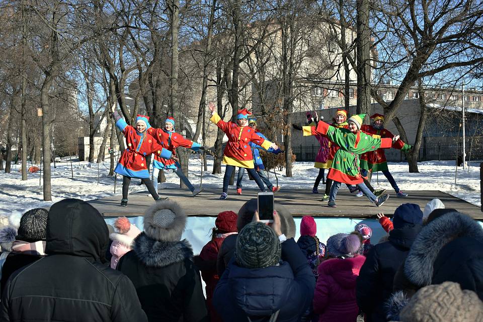 В Ленинском районе Воронежа проводили зиму