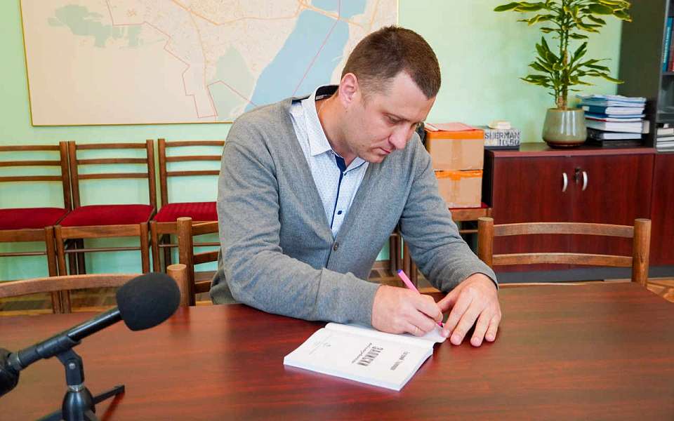 «Герои не рождаются из ничего». Воронежский писатель и участник СВО Евгений Голенцов – о новой книге и служении ближнему