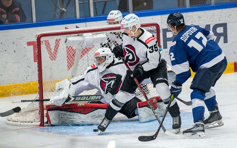 Хоккеистам «Бурана» не удалось превзойти в Воронеже тюменцев