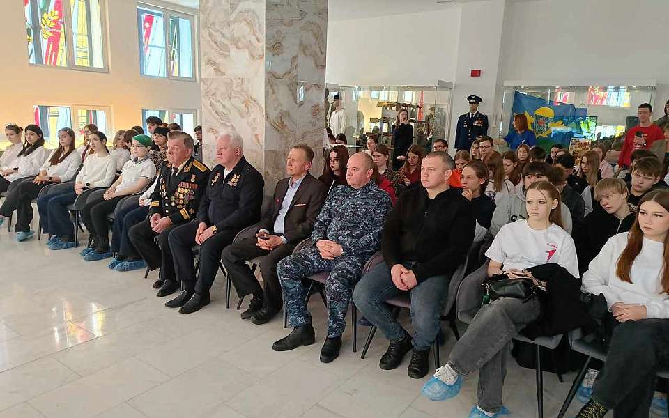 В Левобережном районе прошел урок мужества, посвященный Дню моряка-подводника