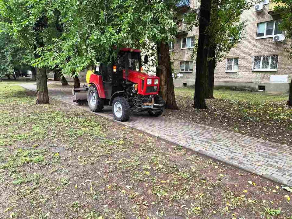 Золотая осень в Ленинском районе: коммунальные службы перешли на усиленный режим работы