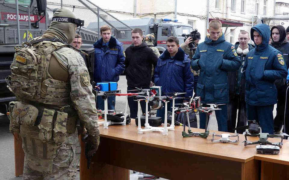 Один день с Росгвардией. Как юные воронежцы готовятся к службе