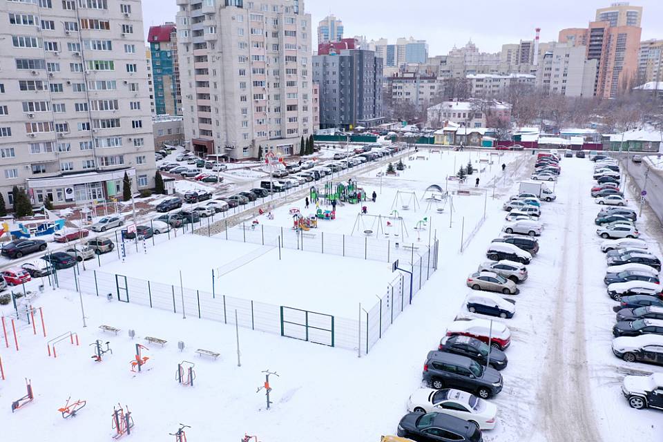 В центре Воронежа в густонаселенном квартале открыли сквер «Мирный»