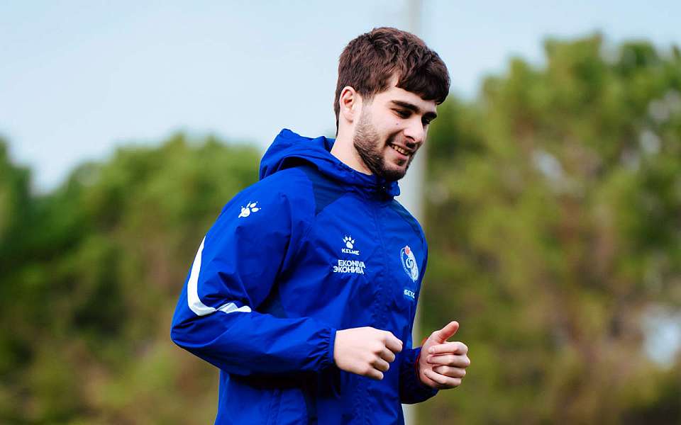 Защитник Макс Дзиов отдан воронежским «Факелом» в аренду брестскому «Динамо»