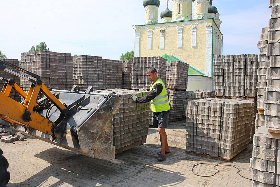 На Петровской набережной в Воронеже подрядчик переходит от демонтажа к строительству