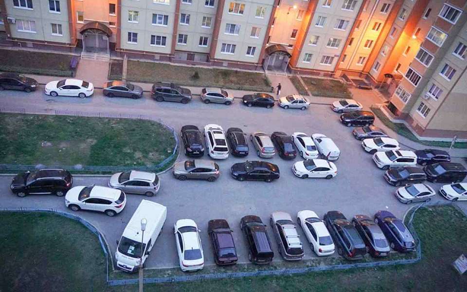 Парковочными местами оборудованы только 23,5% придомовых территорий в Воронежской области