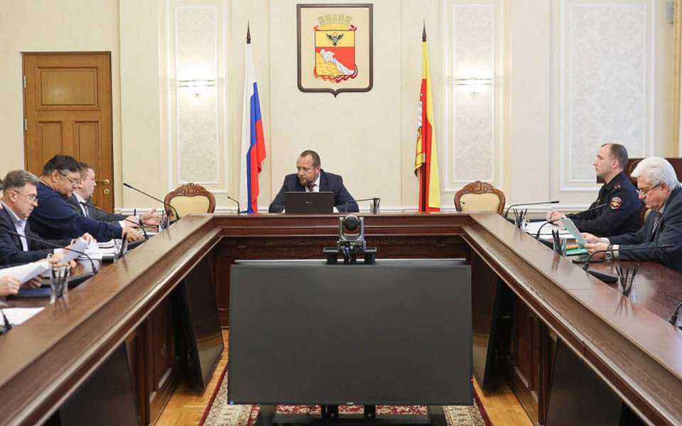 В Воронеже установили 14 бело-лунных секций светофора у пешеходных переходов