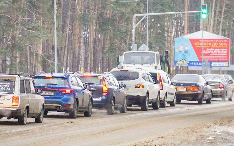 О пробках в районе Березовой Рощи предупредили воронежцев