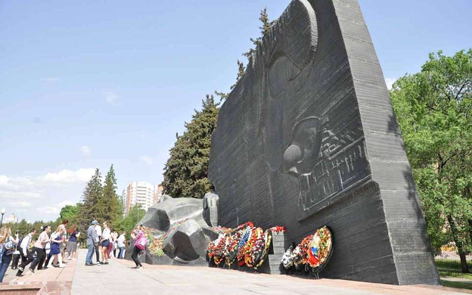 Повторные торги объявили на ремонт памятника Славы в Воронеже