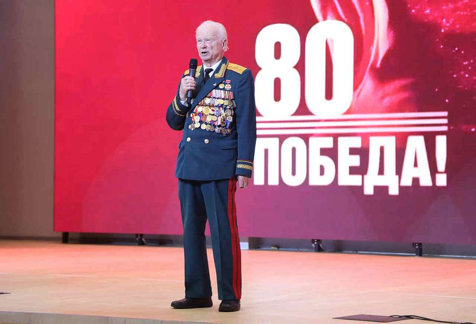 В воронежской школе №45 представили книгу ветерана Степана Томашевского