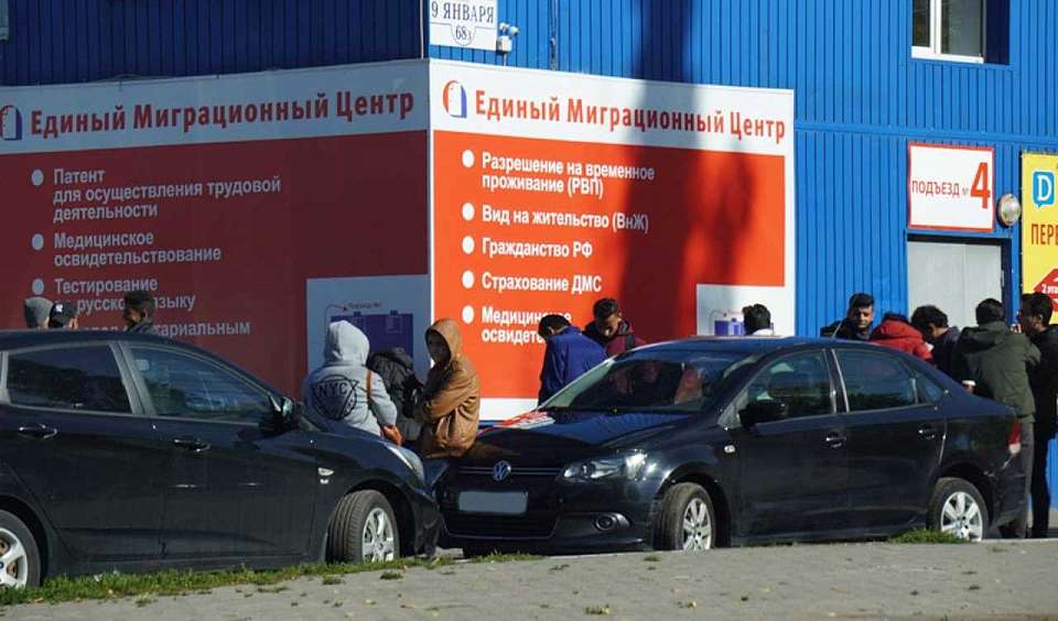 Экс-директор воронежской языковой школы обвиняется в организации незаконной миграции