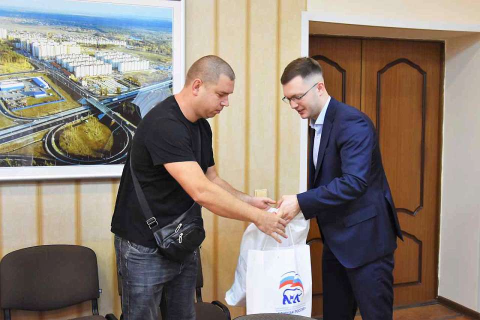 В управе района поздравили многодетных отцов