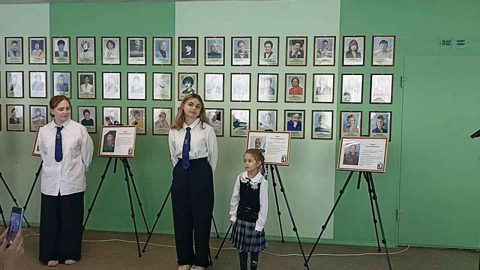 В Ленинском районе открылась уникальная фотовыставка, посвященная защитникам Родины