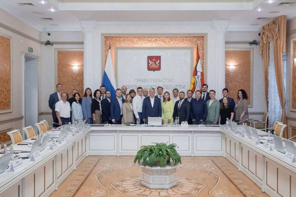 Региональные проекты участников конкурса «Лидеры России» оценил воронежский губернатор