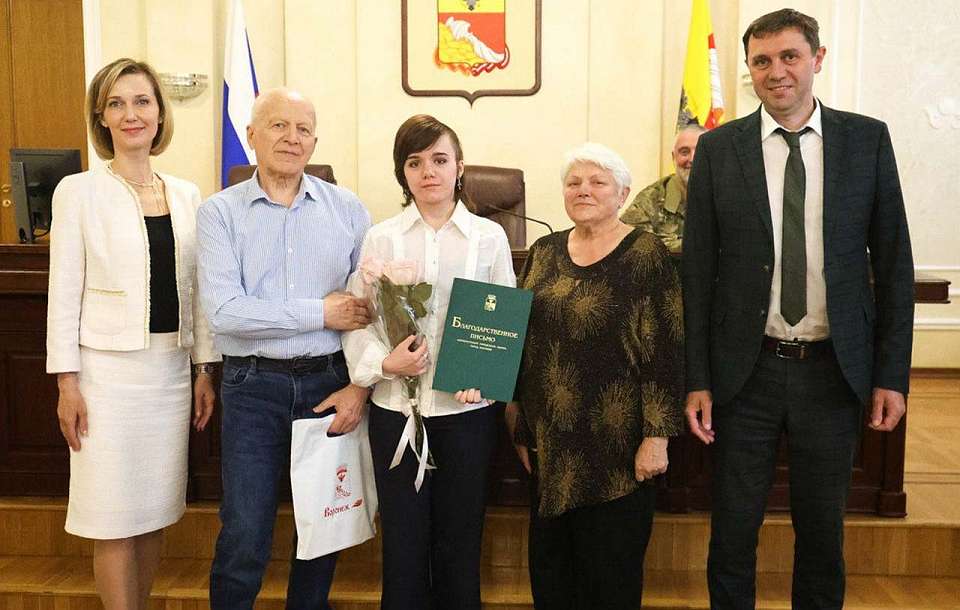 Встреча со школьниками из числа детей-сирот и их опекунами прошла в мэрии Воронежа