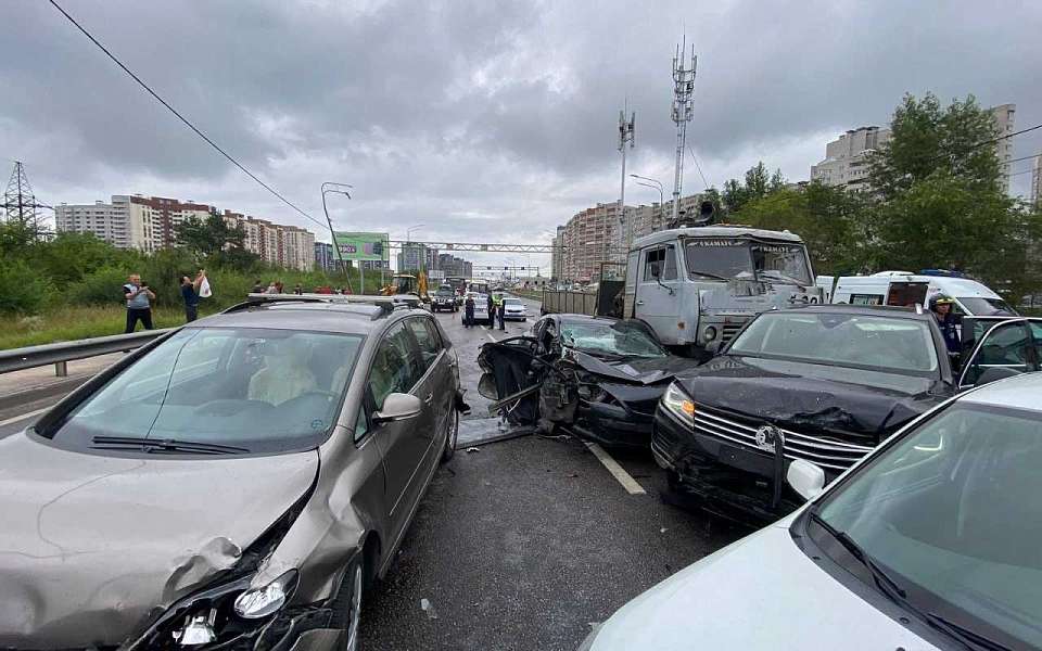 Сразу 10 автомобилей попали в ДТП в Воронеже