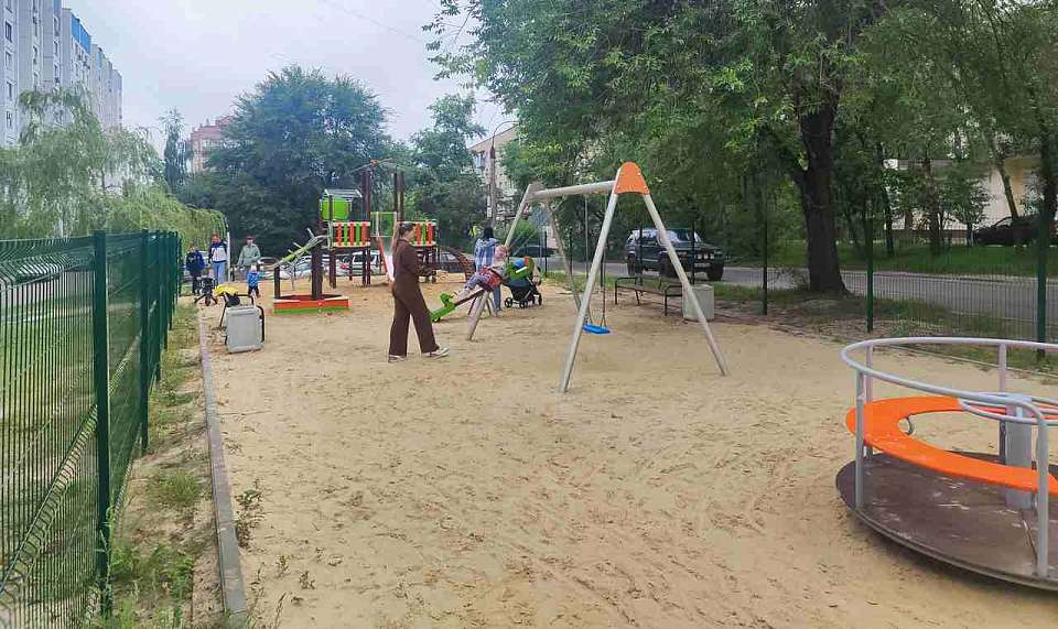 Два двора многоквартирных домов Железнодорожного района, вошедшие в этом году в план благоустройства, полностью готовы