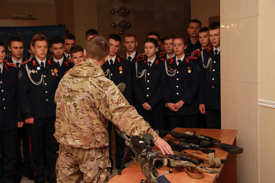 Сотрудники УФСБ рассказали воронежским кадетам о своей службе