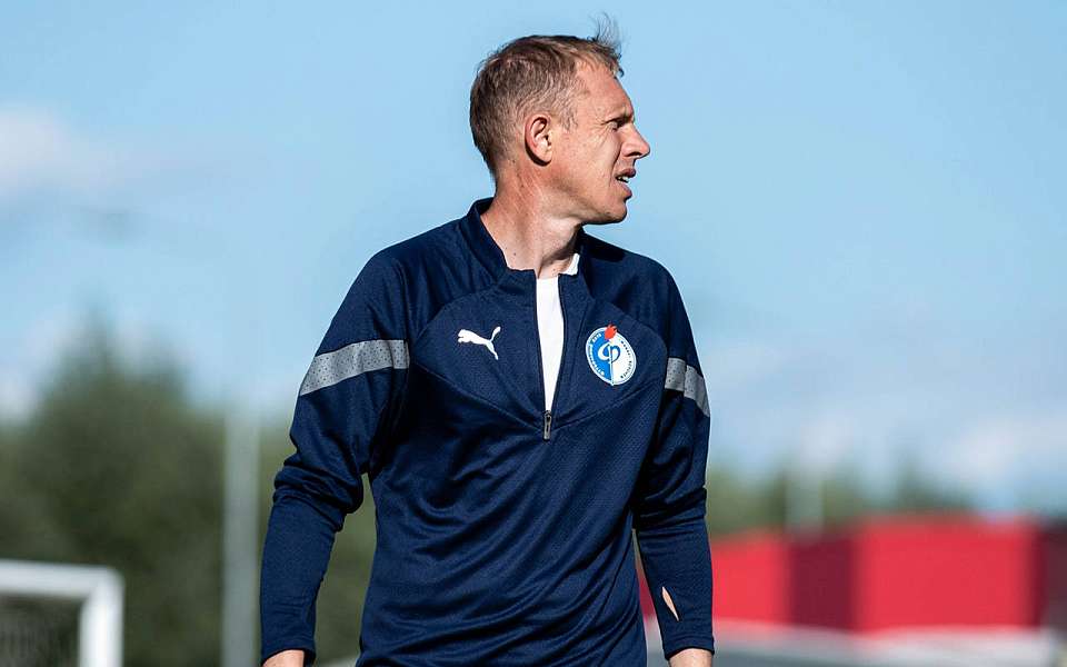 Главным тренером воронежского «Факела» снова стал Олег Василенко