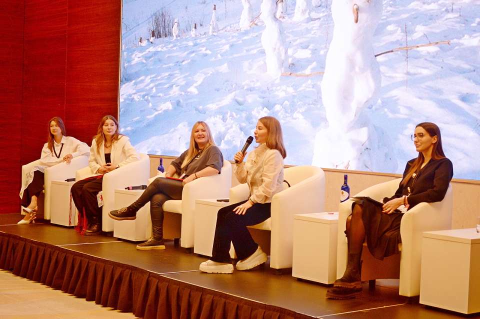 Возвращение к истокам. В Воронеже эксперты обсудили, как популяризировать русский стиль в бизнесе, моде и анимации 