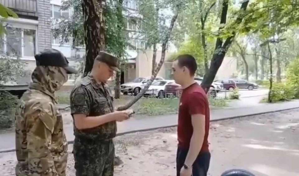 Силовики в воронежских дворах устроили рейды