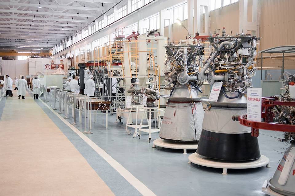 Глава Роскосмоса обсудил в Воронеже перспективные ракетные двигатели для многоразового космического комплекса