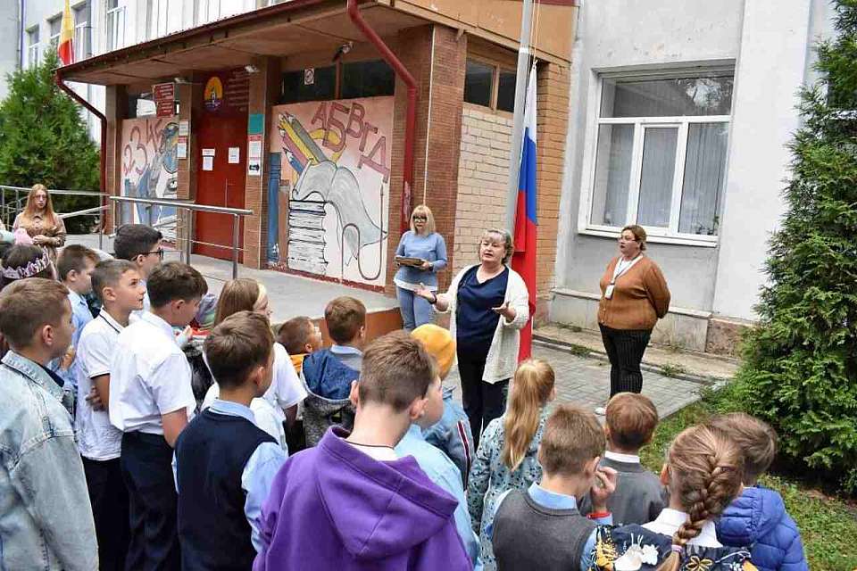 Разговоры о важном проводят школьники Ленинского района  