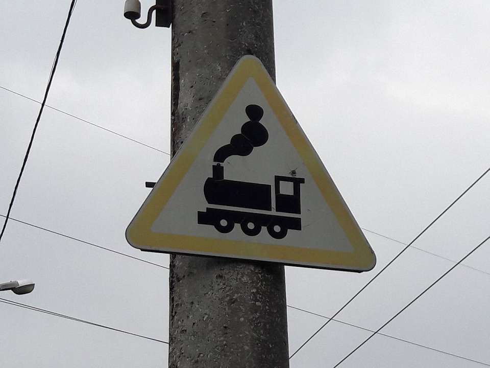 Закроют движение через железнодорожный переезд в Воронеже
