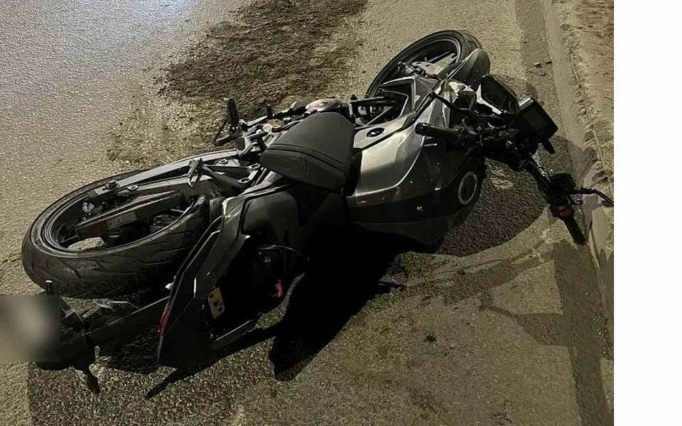 Мотоциклист разбился в ДТП с двумя машинами на Московском проспекте в Воронеже