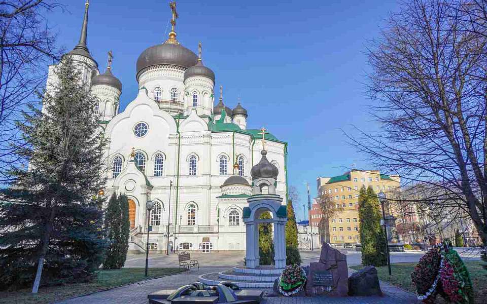 Тело неизвестной женщины обнаружили у Благовещенского собора в центре Воронежа