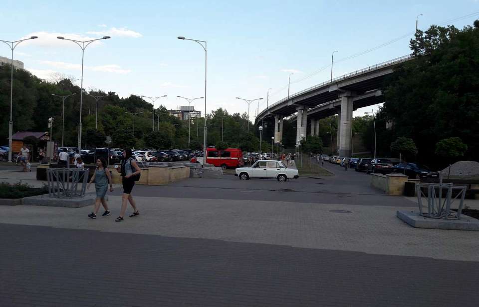 На 5 дней запретят движение и парковку возле Воронежского центрального парка