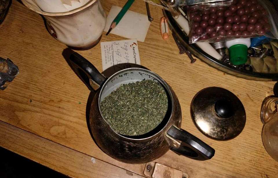 Выращивавшего коноплю в воронежском райцентре сторожа задержали полицейские