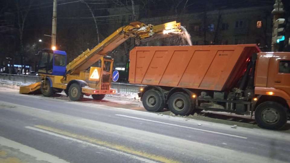 За ночь с улиц Воронежа убрали 7 тыс. кубометров снега