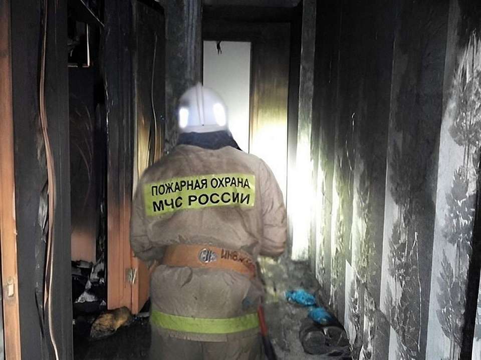 Пожар в квартире под Воронежем: огонь охватил балкон