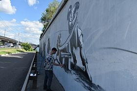 В  Воронеже отреставрируют и частично заменят героев на петровском граффити на Массалитинова