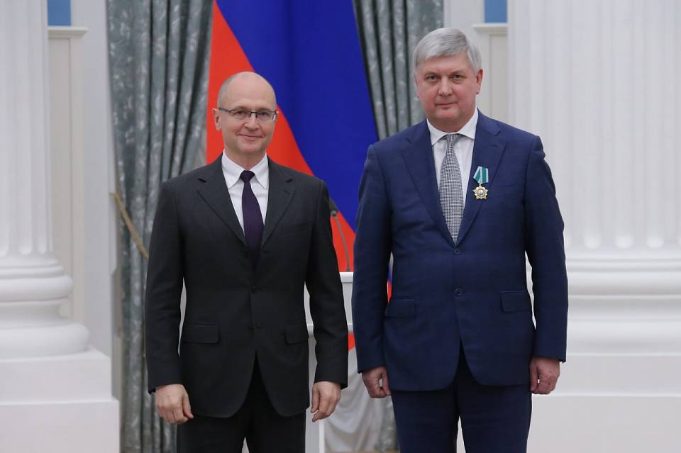 Президент РФ наградил воронежского губернатора орденом Дружбы
