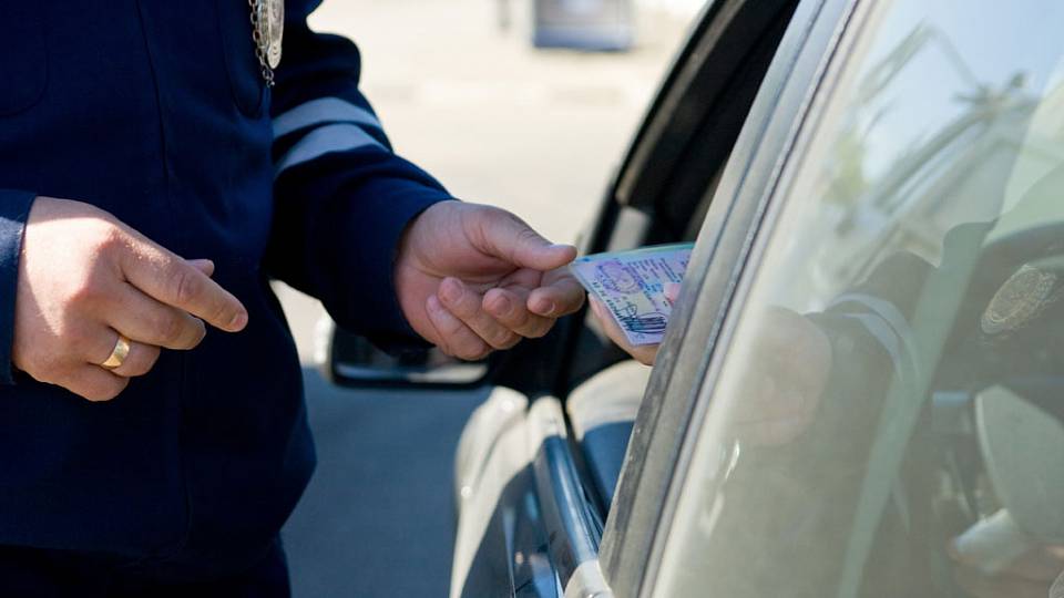 Пьяного водителя пожалели за насилие к автоинспектору в Воронежской области