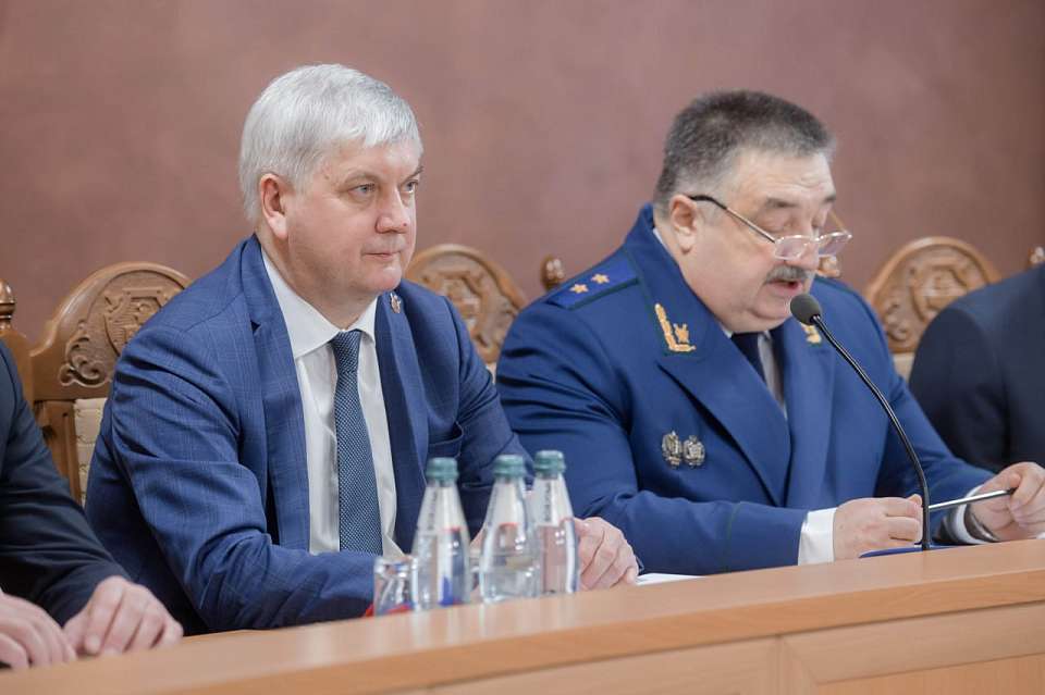 С днем рождения поздравил прокурора области воронежский губернатор