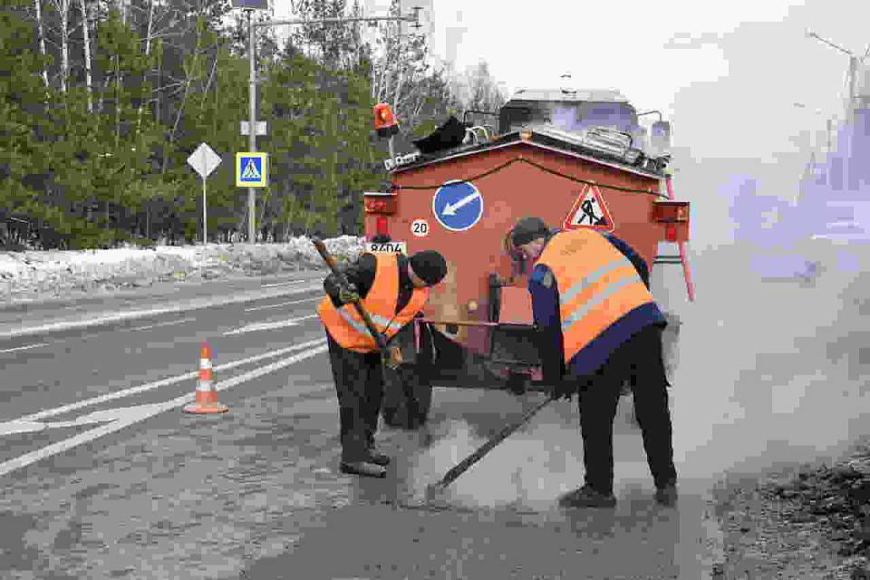 Воронежцам рассказали, как проводится точечный ремонт дорог в зимнее время