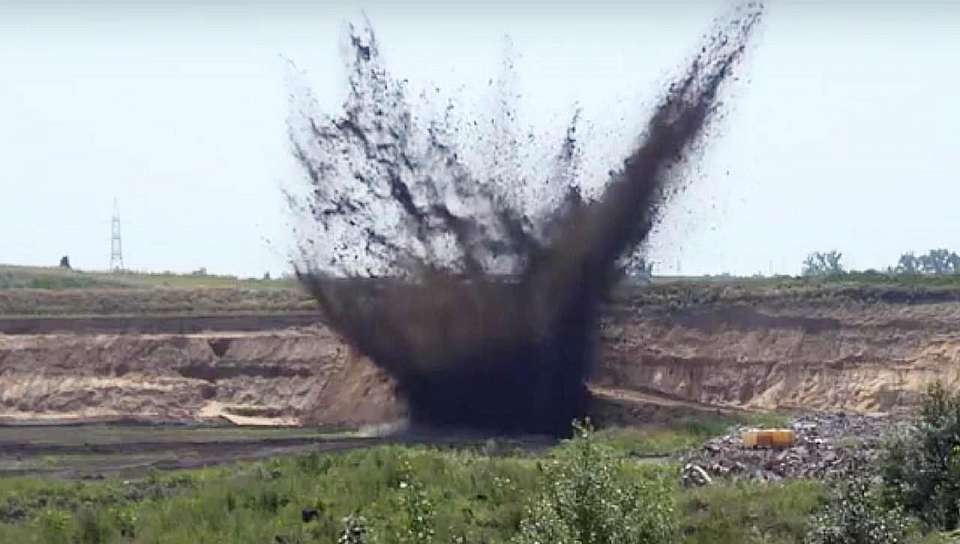На видео сняли взрыв 250-килограммовой авиабомбы под Воронежем