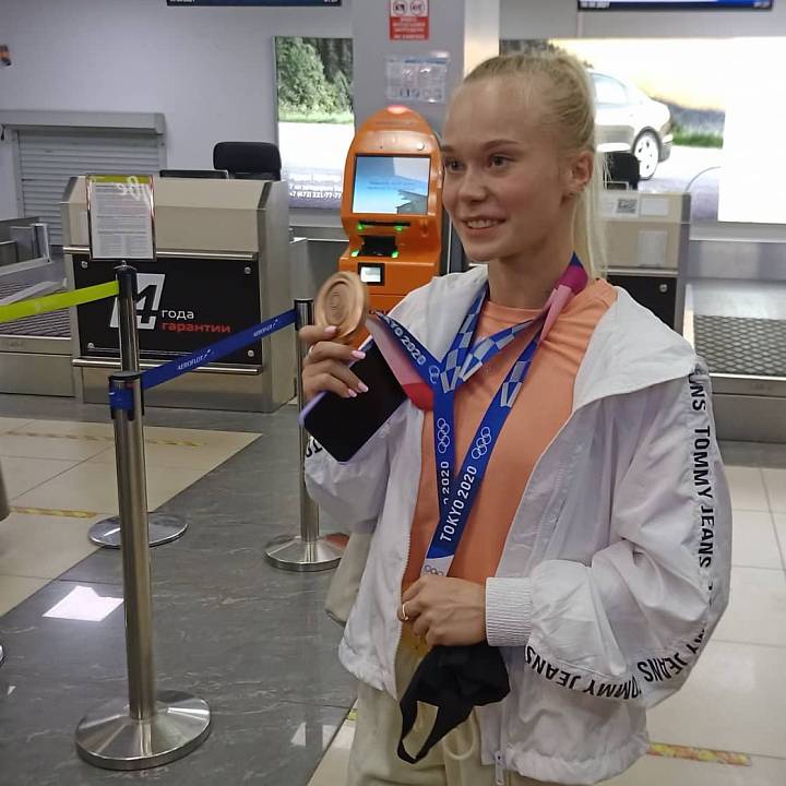 В Воронеж из Токио вернулась олимпийская чемпионка Ангелина Мельникова