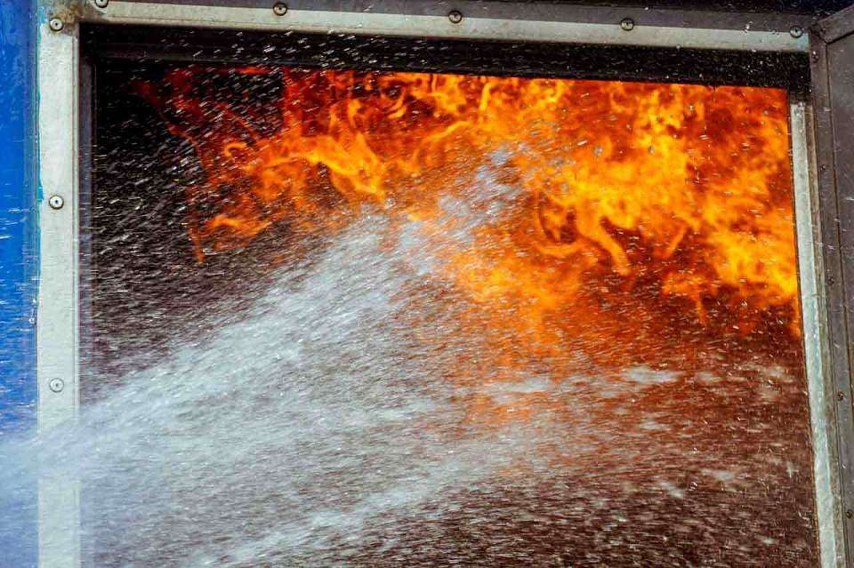 Пожар на складе начался после падения БПЛА в Воронежской области