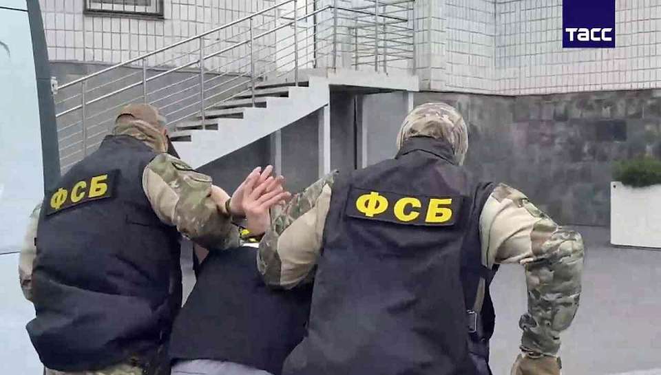 Взрывчатку под видом парфюмерного набора отправили воронежским военным и чиновникам